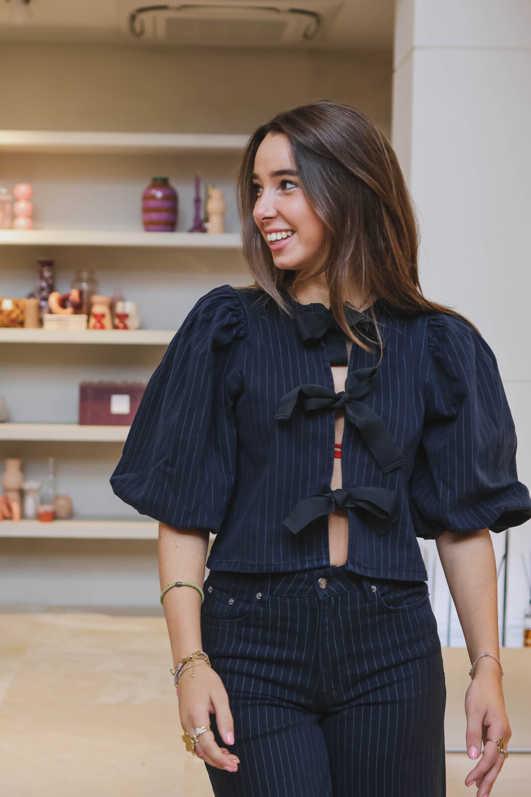 Pin wide bow blouse